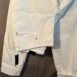 Please read description NWT The limited white skinny leg jeans size 6 regular